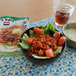 今日の昼ごはん🍚下味冷凍って知ってますか？ 『冷凍ストック名人　タコライスの素』モニターさせてもらいます♡ なんと、特製ソース入りチャック袋が入ってて　ミンチ入れて冷凍保存、その…のInstagram画像