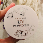 3月にリニューアルしたばかりのプライバシーUVシリーズのパウダーを使ってみました。UVパウダー５０は、SPF５０＋　PA ＋＋＋＋もあります。カラーは薄いベージュですが透明っぽい感じ。テカ…のInstagram画像