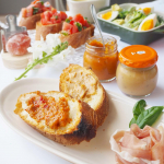 お手軽ホームパーティー♪おしゃれなパテをいただいたので、お昼ごはんはちょっと華やかに🌸パテは @nakato_finefoods メゾンボワール。☑︎スパイシーチキンのパテ ケ…のInstagram画像