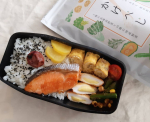 健康コーポレーションさまの『かけべじ』をモニターさせていただきました😆👌小袋に入っていて、ご飯や豆腐などの上にふりかけて食べたり、混ぜるだけで手軽に野菜をとれます✨私は卵焼きにいれてみました～😘🌟…のInstagram画像