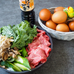 ちょっと前のご飯🍚🥩お肉が安くなってたからすき焼き丼。和牛最高‼️ホシサンの万能甘口醤油、にたき一番を使って😋これ一本ですき焼き、にくじゃが、生姜焼き、唐揚げの下味等色んな料理が作れる万能醤油…のInstagram画像