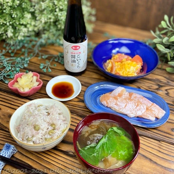 口コミ：紫の豆ごはんと海の精の醤油でお刺身の画像（1枚目）