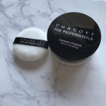 CHACOTTさんのfinishing powder(チャコット　フォー　プロフェッショナルズ　フィニッシングパウダー)のバナナ　30gをお試しさせていただきました！！🍌🍌✨パウダー自体バ…のInstagram画像