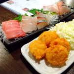 行きつけのお店のなかでも毎回頼む2品ほたて貝柱フライは肉厚だし刺身盛り合わせはこれで千円だったかな？とにかく安くて美味しい😋個人経営だから応援の意味も込めて通ってます。といっても月…のInstagram画像
