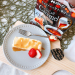 .🧡アラカフェキャラメル🧡..#今日のおやつ先日購入した#業務スーパー の定番チーズケーキ🍰..今日は味変したくて@melodian_family 様のアラカフ…のInstagram画像