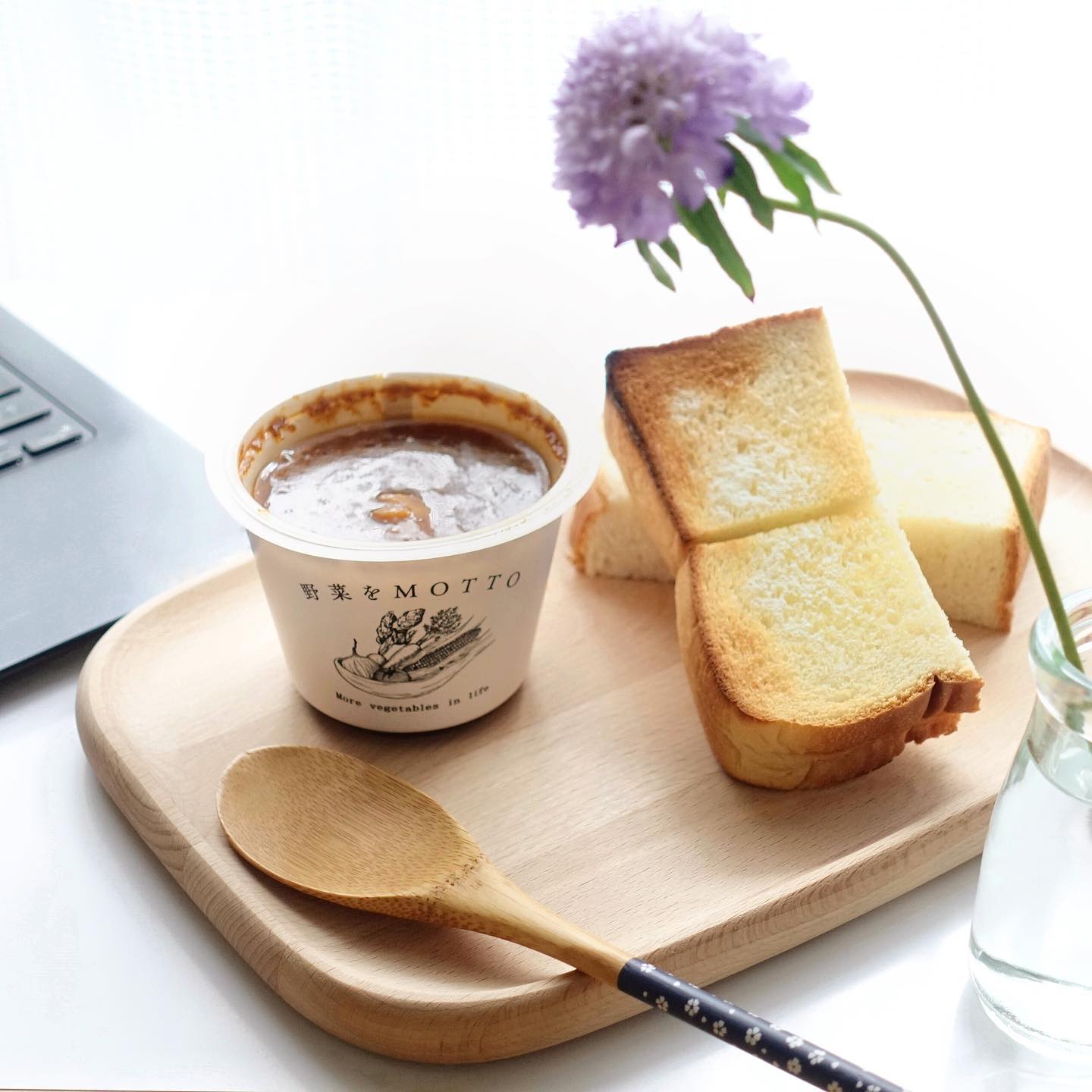 口コミ投稿：リモートワークの朝ごはん〜厚切りのパンにバターとクリームチーズのスプレッタブル…