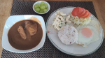 #おうちランチ高級な#レトルトカレーをいただいた☺️大きいお肉がゴロッと😍柔らかい✨サラダをつくっただけでちゃんとしたご飯に、、楽チン🙌御馳走様でしたm…のInstagram画像