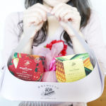 母の日に可愛くて美味しいギフトはいかが？？【野菜をMOTTO】のレンジで1分 ゴロっと野菜の贅沢スープのカゴ入り母の日限定パッケージがおしゃれ🌷カゴの中身は4種のスープ。…のInstagram画像