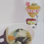マルサンアイ様の《鮮度のこうじみそ》をお試しさせていただきました画像のはわかりずらいけれどすいとん味噌汁鶏肉大根人参ほうれん草ゴボウも入ってますさっと溶けて使いやすく美味しいです🎵忙し…のInstagram画像