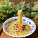 *もっちもちの太麺にたっぷり具材と濃厚スープ♪今日のランチはちゃんぽんでした🍜 なべやき屋キンレイ u0040kinrei_fan お水がいらない 四海樓監修 ちゃんぽん キンレイのおう…のInstagram画像