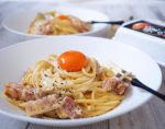 ベーコンゴロゴロ、生クリームたっぷりのカルボナーラ🍝たまにヘビーなカルボナーラが食べたくなるんですよね。いつもはチーズと卵黄で、生クリームは使わないんですが、今日は生クリームたっぷりのカル…のInstagram画像