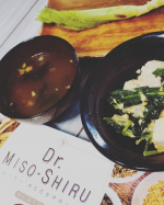 味にだいぶ慣れてきたけど、やっぱり追い味噌してしまうなぁ。⠀今日のメニューは豆腐チャンプルとヤングコーンのグリル。⠀⠀#味噌汁 #みそ汁 #misosoup #ごはん #dr味噌汁 #dr…のInstagram画像