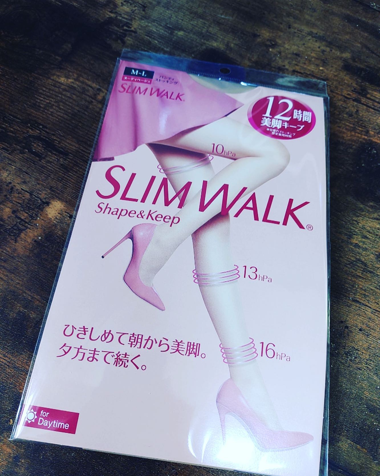 口コミ投稿：スリムウォークの着圧ストッキングを愛用中🤎むくみが気になる私の足も夕方まですっき…