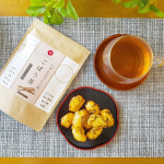 😋☕🎶 おやつタイムおかきと ごぼう茶😋おばあちゃんのようなおやつタイム🤭👵ごぼう茶香ばしくて大好き🎶ごぼう食べるのって日本と台湾くらいなんだって😮驚…のInstagram画像