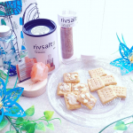 おやつに🕒️☕💓クラッカー焼きました☺️岩塩とチーズシナモン振ってみたり「RIVSALT-リブソルト」RIVSALT&CINNAMON@rivsalt_jphttps://nooks.…のInstagram画像