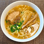 [お水不要！簡単激うまラーメン]ฅ^. ̫ .^ฅこちら冷凍ラーメンなのですが、スープ、麺、具がひとつになっていて、そのままドン！とお鍋に入れて温めるだけで食べられます。今まで…のInstagram画像