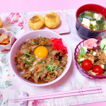 ♡ 夜ごはん ♡ ㅤㅤㅤㅤㅤㅤㅤㅤㅤㅤㅤㅤㅤㅤㅤㅤㅤㅤㅤ❁豚丼❁さつまいもいももち❁キムチ❁サラダ❁豆腐とわかめのお味噌汁ㅤㅤㅤㅤㅤㅤㅤㅤㅤㅤㅤㅤㅤㅤㅤㅤㅤㅤㅤㅤㅤ…のInstagram画像