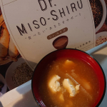 ゴールデンウィークでぽっこり出てしまったお腹が気になるのでDr.MISOSHIRUでおいしくダイエット始めました🔥🔥スティックになっている味噌をお湯で溶かしてご飯と一緒に食べるだけ👌…のInstagram画像
