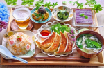 .﻿﻿﻿﻿﻿﻿.﻿﻿﻿﻿﻿﻿晩ご飯♡ᵕ̈*⑅﻿﻿﻿﻿﻿﻿.﻿﻿﻿﻿﻿﻿⋈餃子⋈鮭炒飯⋈小松菜ときのこの中華スープ⋈胡瓜とわかめの酢の物⋈なすのそぼろあんかけ⋈紫芋モ…のInstagram画像