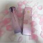 🌸桜咲耶姫🌸美容成分がたくさん入っていて、しっとり潤いのあるお肌に🥰ボトルのパッケージも可愛くて桜の香りもほのかにして、使う度に気分の上がるコスメです❤️使い終わったらリピートしたいで…のInstagram画像