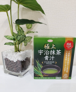 極上宇治抹茶青汁🌿　京都宇治の松北園の抹茶粉末を使用しています😊さらに「超微粉砕製法を」採用『おいしさ』と口当たりが、なめらか☺️普段、青汁は常備していて。毎日飲んではいるのですが、昔と比…のInstagram画像