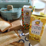 豆乳にレモン、豆乳に紅茶、別々ならわかるけど﻿、「レモンティー」なんて合うの？？と思ってました。でも飲んでびっくり本当にレモンティー、紅茶の香りとレモンの酸味、これで豆乳だとは！不思議な飲み物…のInstagram画像