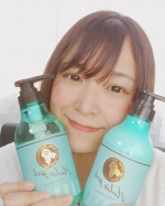 夏にぴったりな爽快な香りとおしゃれなボトルがツボ❤なんか今のような時期になると前髪だけがベトッとしてくせ毛クルンってなる私༼;´༎ຶ ۝ ༎ຶ༽寒い時期まで前髪ぺったんこ、いや、前髪べったんご…のInstagram画像