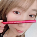 春夏のメイクに大活躍の血色カラー♡﻿LUMIURGLAS　Skill-less Liner﻿春夏の新色「ルージュバーガンディ」﻿ ﻿目元を華やかに彩る﻿ルージュのような血色カラー♥…のInstagram画像