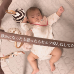 ．﻿／﻿娘大興奮のアクティビティプレイマット﻿＼﻿﻿﻿﻿セットした瞬間から大興奮で遊んでいたDone by Deer アクティビティプレイマット﻿﻿﻿﻿5つ…のInstagram画像