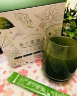 桑の葉美人を飲んでみました。エステサロンでも使われるスキンケのポリシー化粧品さんの青汁です。青汁って言っていいのかな・・大豆イソフラボンや抹茶、乳酸菌、プラセンタも入っています。箱には…のInstagram画像