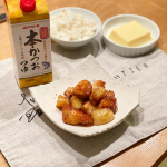 昨日の晩ご飯のおかず！鶏肉とじゃがいもの甘辛炒めです😋味付けにマルトモの本かつおつゆ使いました✨簡単に味がきまる😌楽やわ✨甘めにしたかったのでこれに砂糖たしてます！子供達も気に入ってた✨＊…のInstagram画像