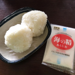 週末はイベントもいろいろ💦お昼はシンプルに塩むすび🧂伊豆大島の海水を濃縮してつくっている国産の塩🧂海の精昔なつかしい伝統海塩です万能タイプの海の精あらしおなんか久しぶりに塩むす…のInstagram画像