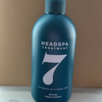 ヘッドスパ７トリートメントどんな感じかなと思い早速使ってみました。最初は液体なのにマッサージしているうちにクリーム状になるので液だれしません。マッサージしているうちにクリーム状になって７秒で洗…のInstagram画像