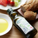 イタリアでの有機オリーブオイル のリーディングカンパニー　#コスタドーロ の有機オリーブオイルをお試しさせていただきました✨ 有機栽培されたオリーブからゆっくり丁寧に低温圧搾法でオイルを抽出、…のInstagram画像