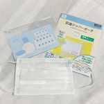 ❤ 抗菌 ジッパーポーチ 横長mini❤抗菌剤を練りこんだ生地を使用してるから、外側も内側も抗菌されて衛生的な「抗菌 ジッパーポーチ 横長mini」😆中身もちゃんと見えるし、衛生用品は…のInstagram画像