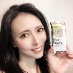 ペリカン石鹸【薬用石鹸forblack】を使い始めました！名前の通り真っ黒の石鹸で背中のニキビケアをメインにした石鹸です。薬用石鹸なのでとても安心して使うことができます。夏になると背中を出す…のInstagram画像