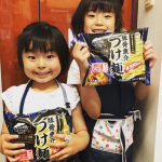父の日キャンペーンのモニターに当たりました〜！！ふたりで上手に作れたね！パパも大喜び♡また作ろう！#PR #株式会社キンレイ #キンレイ #お水がいらない #豚骨魚介つけ麺 #父の日 #日頃…のInstagram画像