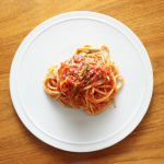 nakato さんに デラノンナ パスタソース トマト＆バジル、アラビアータ をいただきました🍳今回は、大人ランチ用にアラビアータをいただきます🍝ベーコンとアスパラガスをいため、ソースを温…のInstagram画像