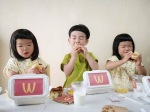 .McDonald'sならぬmooogu nald'sハンバーグ大人は【牛カルビマヨネーズ】レタス、トマトを好きなだけ挟んで、【おいしいトマトケチャップ】…のInstagram画像