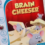 Dream Blossomの脳トレゲーム。マグネットで頭を使ってパズルゲームで遊んでみました。子供三人で難しい難しいと言いながら夢中になって取り組んでいました。５歳から遊べて沢山頭を使うの…のInstagram画像