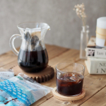 ・【LOHACOダラゴア農園水出しコーヒー+オリジナルステッカー】・アイスコーヒーがおいしい季節になってきました。普段はコーヒー豆を朝飲む分だけ挽いて、氷たっぷりのグラ…のInstagram画像