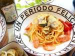 週末ランチにおとーさんが作ってくれたナポリタン。パリパリのお魚チップスをトッピングして、食感も楽しい一皿でした🐟♪おしゃれなボトルの#オリーブオイル は#富士貿易 さまより頂いた#コスタド…のInstagram画像