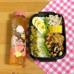 ♡今日の彼の日勤弁当🍙昨日の夜ご飯が唐揚げだったので残りものを詰めました☘️白ごはんには地元大牟田市の「三池高菜」をのせました💖レクトにあるのをたまたま発見したので即購入✨…のInstagram画像