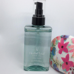 傷んだ髪を集中補修！ツヤを与えてくれる。✨ハーバルリーフ オーガニックヘアオイル✨数量限定版クリアサボンの香り🧼石鹸の香りだけど、少しハーブも感じられる爽やかな香り。使い心地は軽やかで、サ…のInstagram画像