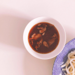 🍜お手軽休日ランチ🍜　休みの日のお昼ごはん、どーしようかなー😅そんなとき、正田醤油さまの「肉汁うどんつゆ」をお試しさせて頂きました。ありがとうございます😊お…のInstagram画像