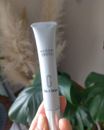 Ms.clear美白美容液、気になるシミにアプローチ。キャップを外して、そのままお肌に乗せられる作り｡:*伸び良し！私は手の火傷部分に塗布してシミ化を回避するために～(^^)#スキンケ…のInstagram画像