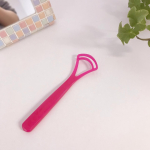 スイスのプレミアムオーラルケアグッズ♪舌の汚れが簡単に取れる！【クラプロックス　舌ブラシ/ダブル】660円(税込)舌苔やバクテリアなどを取り除くことができ、気になる口臭…のInstagram画像