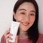 薬用ヒップケアジェルロワール　美白ジェルクリームをお試しさせていただきました魅せたい美尻へ全身のケアにも使用できるけど私はもちろんヒップ用に使用しています下着による擦れによる乾燥ケ…のInstagram画像