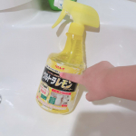 【 #item 🧹】・・『リンレイ ウルトラレモンクリーナー🍋』・雨降りの週末は掃除に徹しております🧼🧽🧹・・⁡こなクリーナー天然由来成分99％✨✨⁡その上、…のInstagram画像