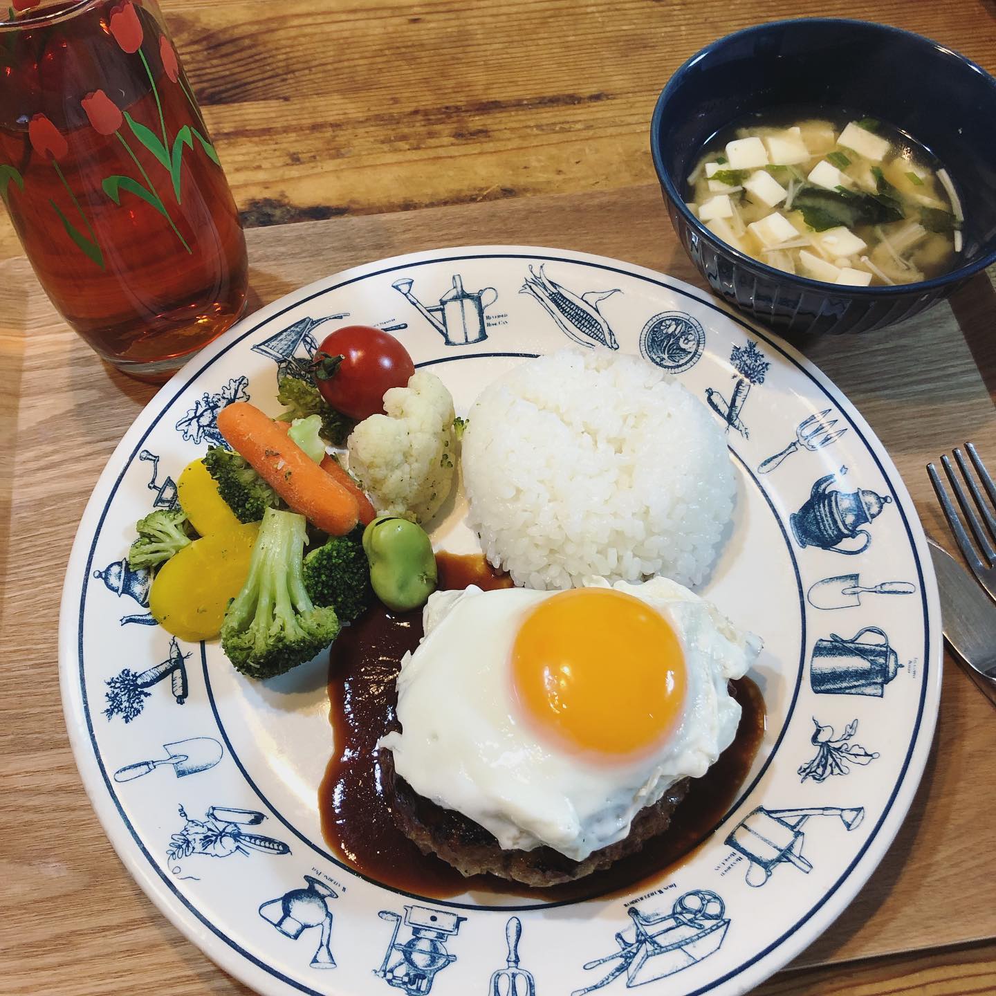 口コミ投稿：🌱#きょうのごはんハンバーグとお味噌汁コストコの冷凍野菜便利です👍🏻鮮度みそ使って…